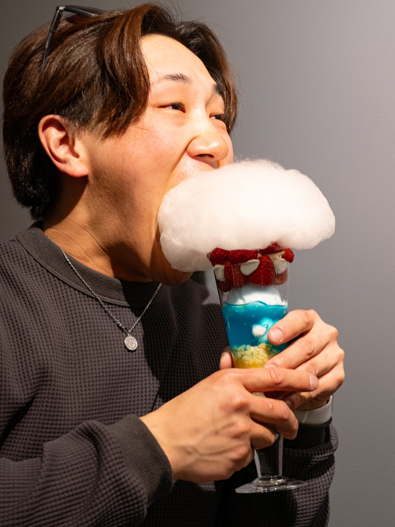 躊躇無く、やんちゃにかぶりついた岡崎宜紀さん。わんぱくだなぁ～笑